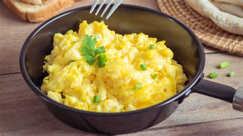Today i show you how to make the tastiest scrambled eggs with milk. The reason you shouldn't add milk to scrambled eggs