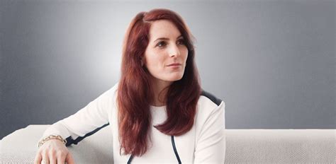 קו המגמה מייצג ממוצע נע של מספר הנדבקים החדשים בנרמול שבועי. שירה קפלן - 40 עד 40: המנהיגות הצעירה של ישראל