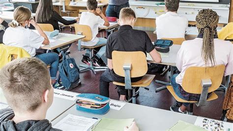 Zur aufsicht verpflichtet sind neben dem lehrer oder der lehrerin, dem die schülerschaft während der pausen. Serie - Schule ohne Schulhaus - Tagebucheintrag 6 der Lehrerin: Vermisst werden Pausen, «Aha ...