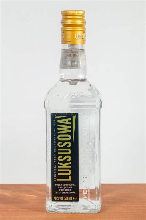 Frasco De Luksusowa Vodka Wodka Luksusowa Uma Marca De Vodka Da Pol Nia Que Destilada A
