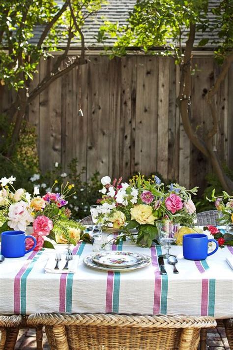 25 Beautiful Spring Table Setting Ideas Stylish Spring Centerpieces