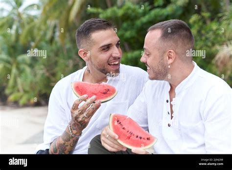 Gay couple sharing hi-res stock photography and images - Alamy