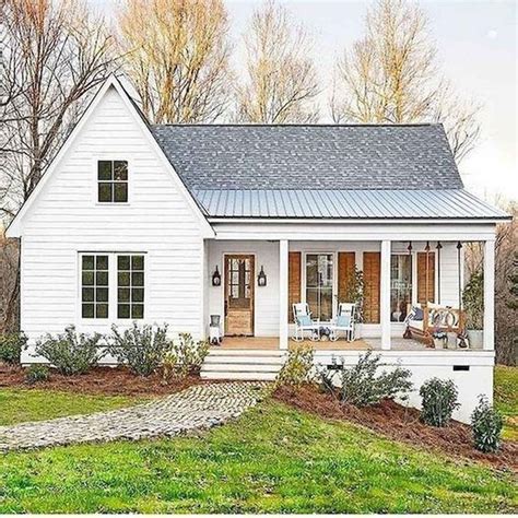 40 Stunning White Farmhouse Exterior Design Ideas 37 Livingmarch