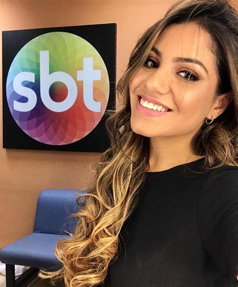 Olho para o alto, então vem o socorro, sim! Pin de Sinclaire Motha em Gabriela Rocha | Cantor ...