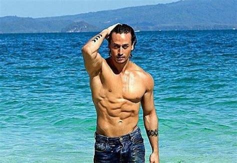 Watch Video Tiger Shroff Pulls Off Continuous Backflips Orissapost