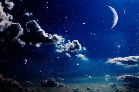 Céu Noturno Com Estrelas E Lua Foto Premium Nuvens No Céu Azul
