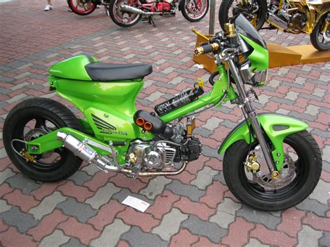 Yaitu modifikasi motor bebek yang memiliki dua kepala mesin atau yang biasa disebut duo head. gambar motor bebek modif | Modifikasi Motor Terbaru