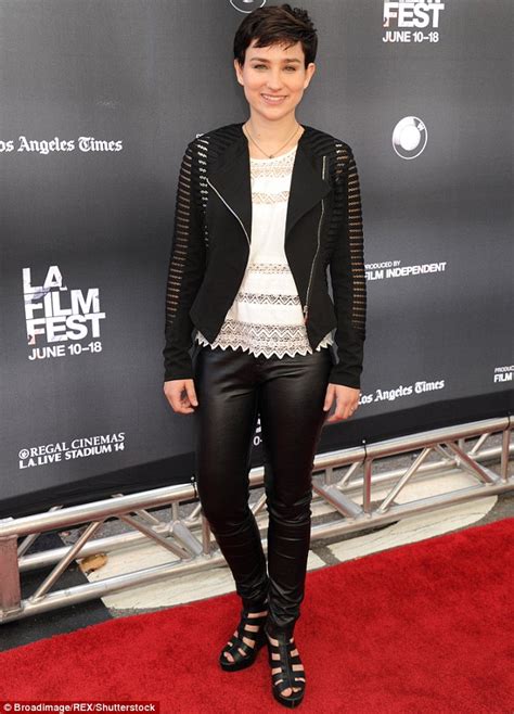 Scream S Bex Taylor Klaus Comes Out As Gay And Invites Followers To Chat On Younow Daily Mail