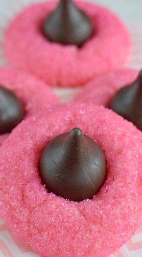 They get dusted in powdered sugar and are such an amazing classic cookie! Strawberry Truffle Kiss Cookies - easy strawberry cookies ...