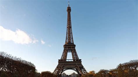 La Tour Eiffel Fête Ses 130 Ans