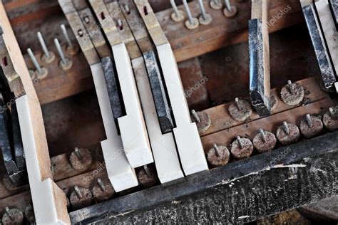 Broken Piano Keys — Stock Photo © Leungchopan 6521310