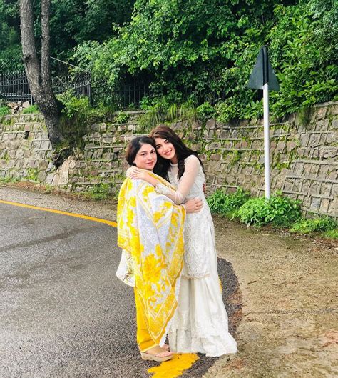 Kinza Hashmi Celebrating Eid With Her Mother In Muree Pakistani Drama