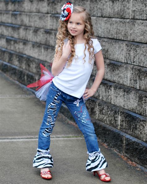 Pose Child Modeling Mag Junior Fashion Experts Lanas Tip Of The Week