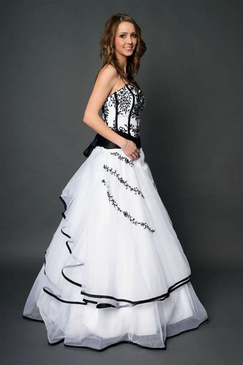 Perfect Wedding Dress Selection Seeking The Latest Bridal Wear Styles