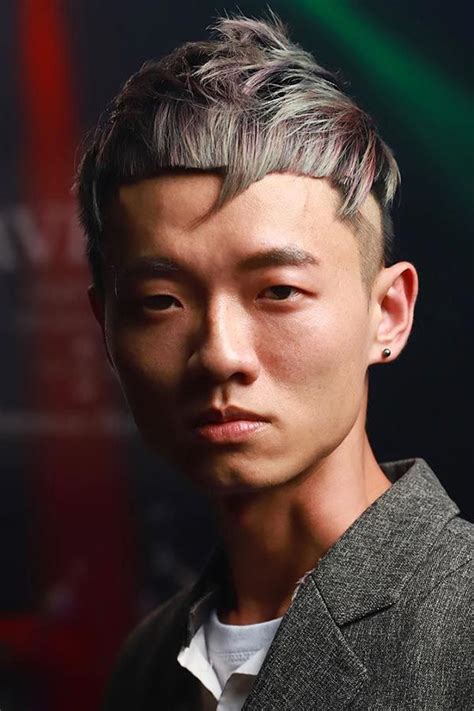 From shaggy haircut to messy hairdo, you've endless options to choose younger men are adopting a style where the hair is cut shorter on sides and back, but left heavier and fuller on top. Korean Hairstyles Male Fashion Collection | MensHaircuts.com