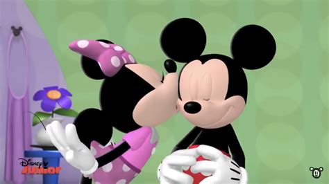 Minnie Kissing Mickey 1 By Disneyfanwithautism On Deviantart
