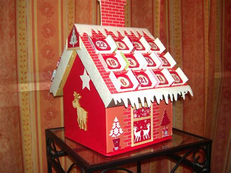 Ein haus aus pappe bietet jedem kind die möglichkeit, darin zu spielen oder sich einmal zurückzuziehen. Haus als Adventskalender aus Pappe | Regina bastelt...