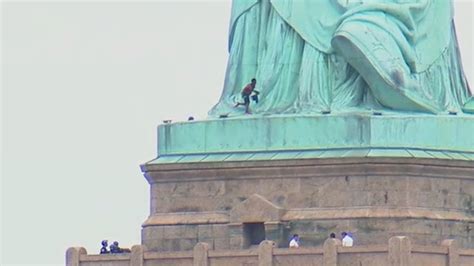 Statue Of Liberty Climbers Bail Not Revoked After Climbing Texas
