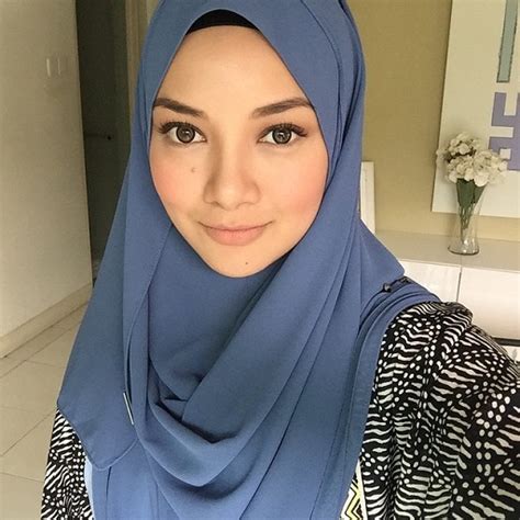 3 Foto Terbaru Neelofa Hot Bertudung Pakai Seluar Ketat Di Program Meletop Malam Tadi Yang