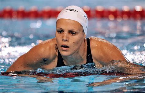 During her time as a professional swimmer manaudou won a gold medal, a silver medal and a bronze medal. Laure Manaudou arrestata per un furto a Euro Disney ...