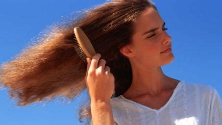Need more tips for dealing with hair thinning women? 8 reasons for hair loss in women | BT