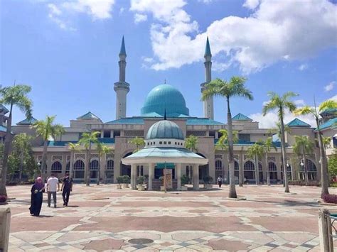 It is counted amongst the largest in southeast asia, with a capacity to accommodate 15,000 people at a time. National Mosque (Masjid Negara), Kuala Lumpur - Tripadvisor