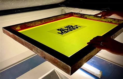 Exposing Screens Using Photosensitive Emulsion Squeegee And Ink