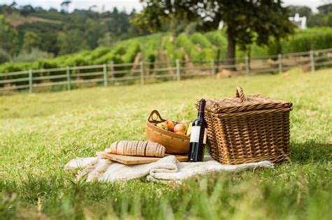 Host A Picnic In Your Own Backyard With These Décor Tips And Recipe Ideas