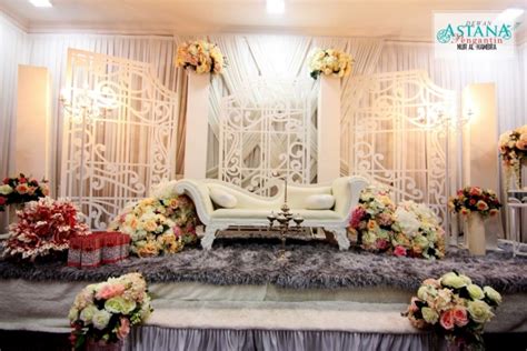 Tapi sekarang aku kuliah di jakarta di salah satu kampus yang tidak begitu terkenal di jakarta. Dewan Pengantin Astana Era Mewah - Dewan, Ballroom Dan ...