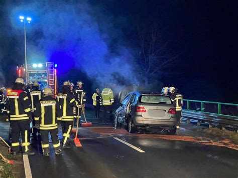 Brennt Pkw Freiwillige Feuerwehr Bremerv Rde