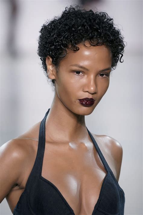natural hairstyle ideas from the fall 2020 runways to try now fashion
