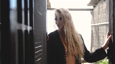 Ria Antoniou Plak Foto Raflar Video Plak Nl