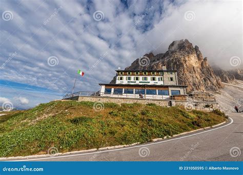 Rifugio Auronzo Alpine Mountain Hut Tre Cime Di Lavaredo Sesto
