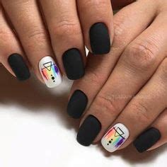 Aquí les dejamos unas cuantas ideas para todas 20 diseños de uñas para invocar a tu bruja interior en halloween. uñas negras 2020