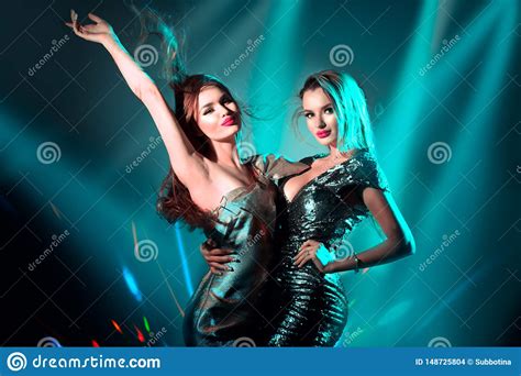 Hot Model Girls Dancing In Uv Neon Lights Disco Party Zdj Cie Stock Obraz Z O Onej Z Neon
