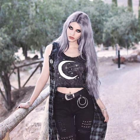 5 889 likes 34 comments dayana crunk 🌙 dayanacrunk on instagram “🌙 outfit from