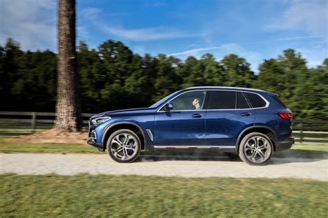 Bmw also increased the touch screen size to 12.3 inches from 10.2 inches and introduced apple carplay as standard. The new BMW X5 xDrive40i xLine. (09/2018)