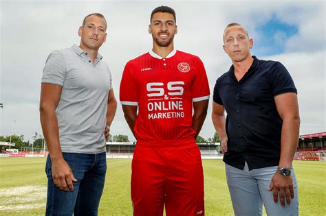 Sinds 2006 wordt er betaald voetbal gespeeld in de provincie flevoland. S&S Online Marketing allereerste hoofdsponsor Almere City ...