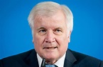 Horst Seehofer: Bundesinnenminister will Behörden auf Rechtsradikale ...