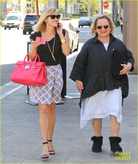 Reese Witherspoon Grabs Lunch With Mom Betty Photo 3074958 Reese Witherspoon Photos Just