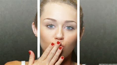 Miley Cyrus My Hero S 3d Blow Your Mind Optical Illusions Tease