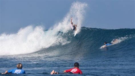 Peselancar Indonesia I Nyoman Artana Tembus Babak 16 Besar WSL Krui Pro