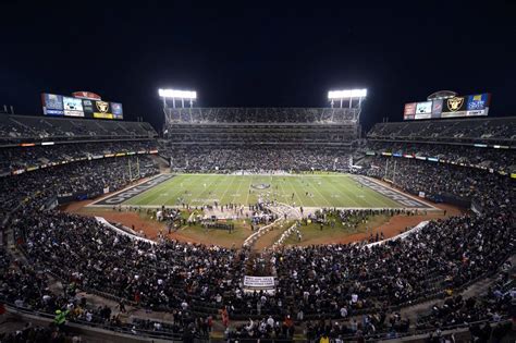 Raiders Hope To Build 800 Million Stadium Oakland Raiders Nfl