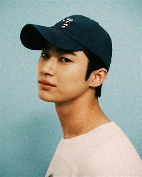 Ratón de biblioteca, son dos buenos amigos pero estudiantes distintos en la universidad nacional de la policía de corea. WooSeok @byeonwooseok | Pria