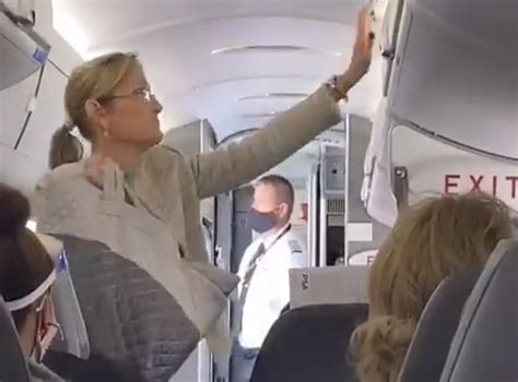 Passengers Cheer As Woman Kicked Off American Airlines Flight After