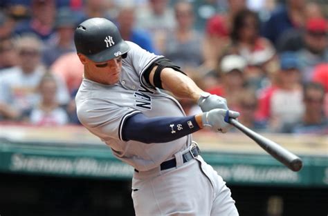 new york yankees of aaron judge breaks mark mcgwire s rookie hr record