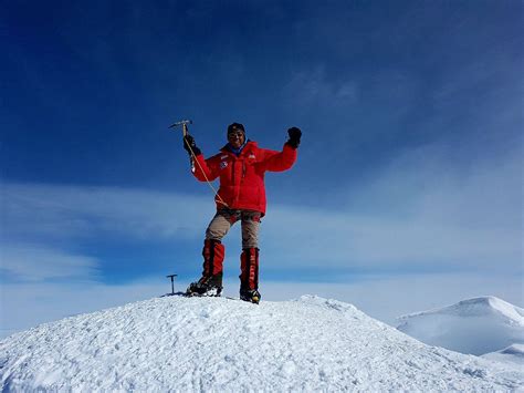 Un volo di ricognizione in elicottero ha permesso di individuare l'uomo mentre agitava le braccia in direzione dei soccorsi. Chin Wui Kin è vivo a 7500 metri | Alpinisti e Montagne