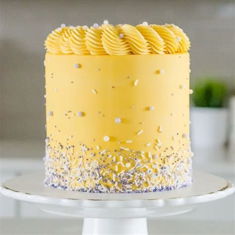 Pin By Keri Barrett On Cakes Yellow Birthday Cakes Cake Decorating
