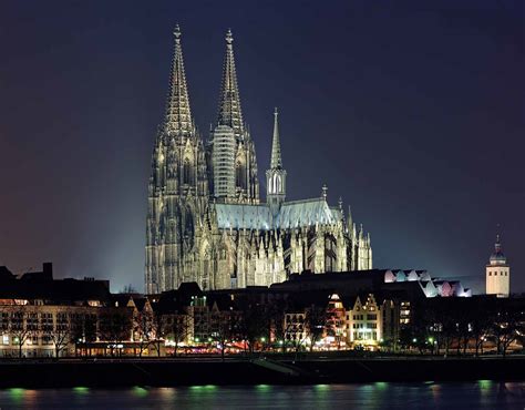 La Cathédrale De Cologne Va éteindre Ses Lumières Contre Les Marches