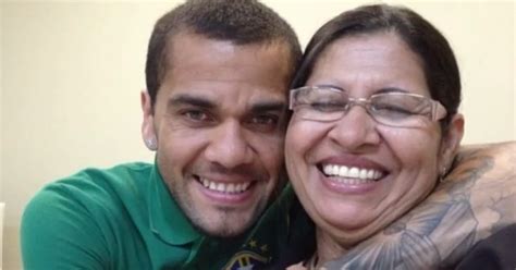 Mãe De Daniel Alves Pode Ser Indiciada Pelo Ministério Público Por